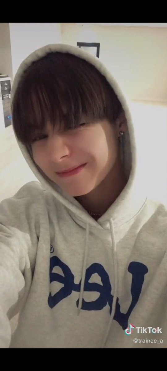 ทำหน้าแบบนี้เธอจะเอาอะไรครับ เธออยากได้อะไรอ่ะเพ้นบอกเร็กซ์ดิ สักหมัดไหมล่ะ ปัดโถ่