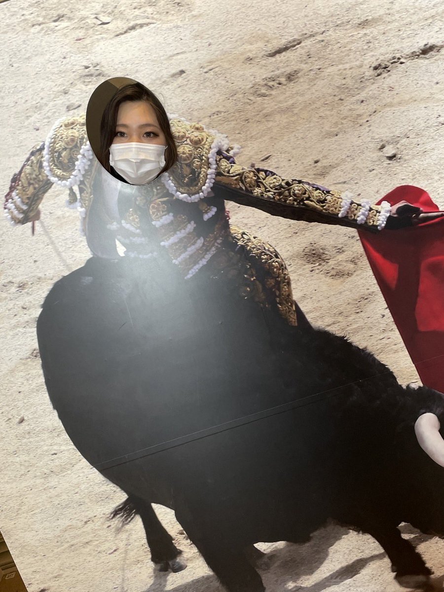 shomalavie's tweet photo. 一昨日は誕生日で、彼女に祝ってもらった🥰

お昼は志摩スペイン村でジェットコースター乗ったりめちゃ楽しんで、晩ごはんは焼肉！！！

帰ったら誕生日プレゼントいっぱいもらって、ナルトのあ��名シーンが描かれたケーキ…半端なく嬉しかった😭😭😭

ほんまにありがとうねえええええ https://t.co/SIWdA6fe1g