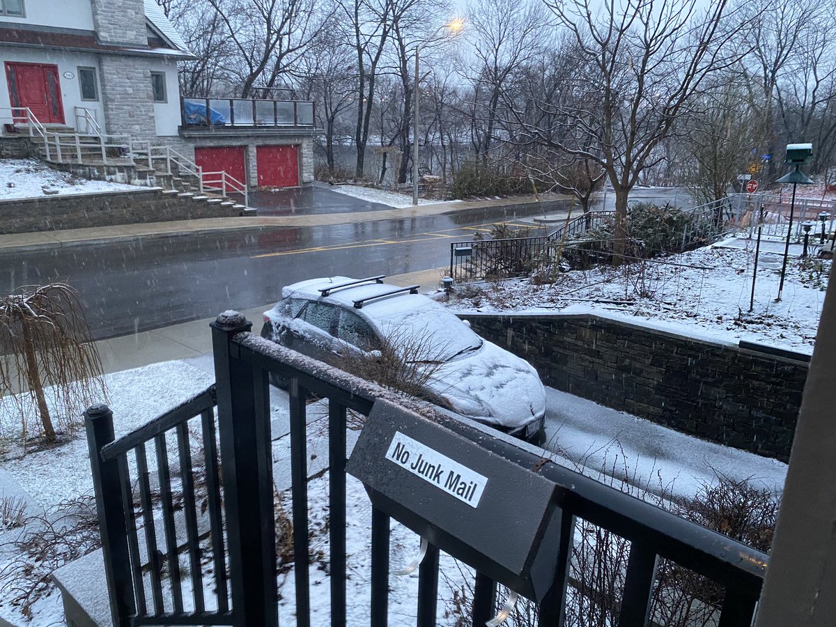 ottawaheartrob's tweet photo. Ugh. I feel responsible as I just switched the winter tires off my bike
#OttawaSpring https://t.co/EJZLeNI1BZ