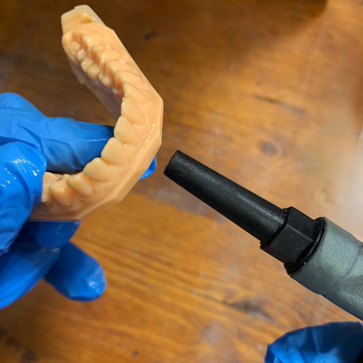 La stampante 3D Aura è una stampante 3D a resina MSLA. 
.
Questa tecnologia è estremamente versatile, infatti utilizzando dei led UV è possibile polimerizzare varie tipologie di resine dando vita a progetti utili per più settori. 

kentstrapper.com/stampante-3d-k…

#stampa3d #stampante3d