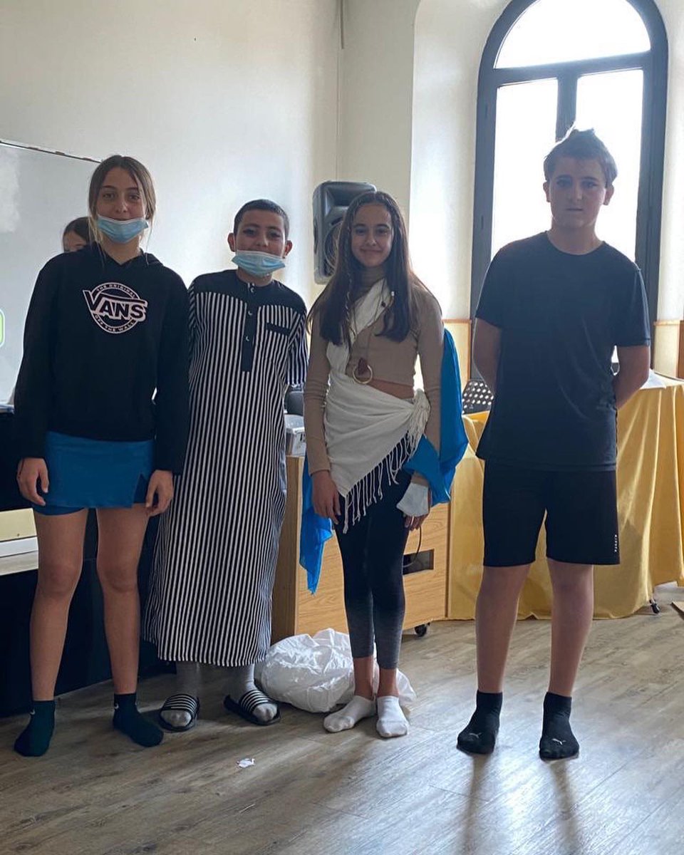 EpiaOlot's tweet photo. A 1r d’Eso tanquem la II+d: Com seria la teva vida si haguessis viscut a l’Antic Egipte? Amb una representació teatral!
#esoolot
#summemolot https://t.co/bJsV0SrMCm