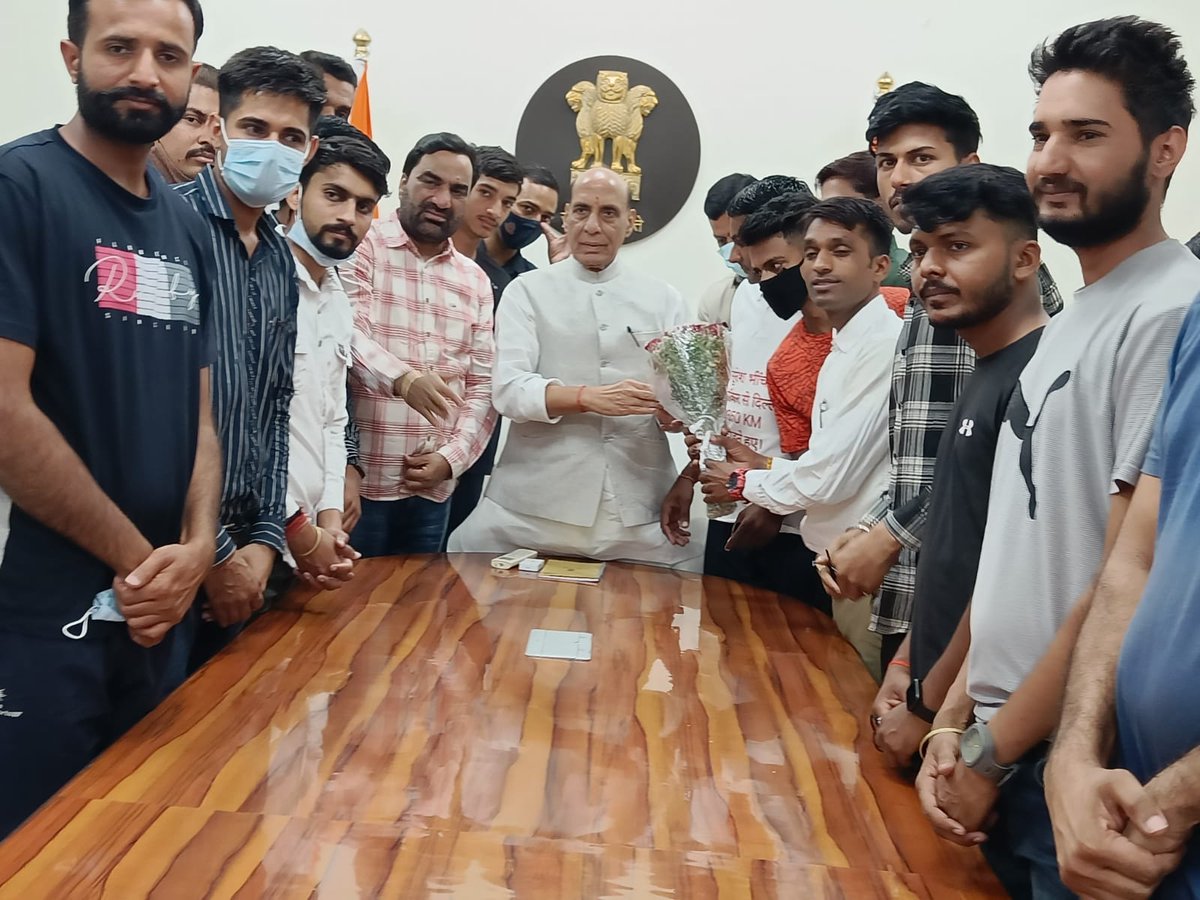 RahulSh36235994's tweet image. इस से पता चलता है की बेनिवाल जी ज्ञापन, पत्र नहीं देते वो उसी मंत्री से मिलते जिस से सम्बन्धित काम हो और पुरी बात का निचोड़ लेकर आते हैं 
#AIRFORCE_AIRMAN_RESULT 
#ArmyRecruitmentRally
@hanumanbeniwal @narendramodi @rajnathsingh