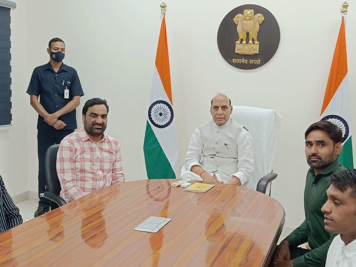 RahulSh36235994's tweet image. इस से पता चलता है की बेनिवाल जी ज्ञापन, पत्र नहीं देते वो उसी मंत्री से मिलते जिस से सम्बन्धित काम हो और पुरी बात का निचोड़ लेकर आते हैं 
#AIRFORCE_AIRMAN_RESULT 
#ArmyRecruitmentRally
@hanumanbeniwal @narendramodi @rajnathsingh