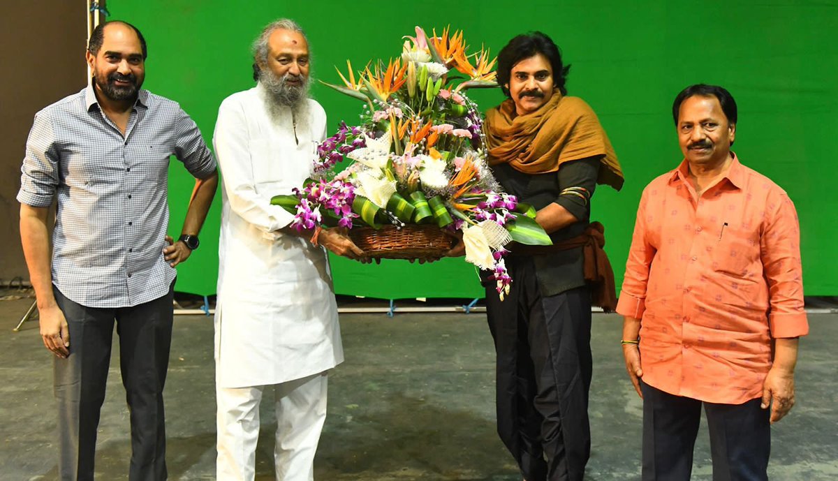 MegaSuryaProd's tweet photo. #HariHaraVeeraMallu shri @PawanKalyan garu felicitates the Legendary Art Director Padma Shri #ThotaTharani garu who is giving immense life to the sets as the shoot of @HHVMFilm resumes today 🤩

@DirKrish @AgerwalNidhhi @mmkeeravaani @AMRathnamOfl @ADayakarRao2 https://t.co/R83lFOtG2W