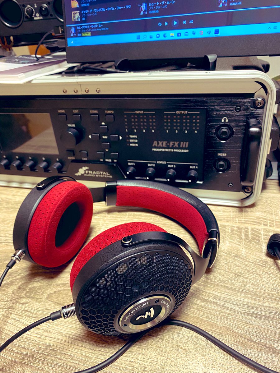 totonirvana11's tweet photo. AXEのヘッドホン出力が腐ってたんじゃなくて、今まで使ってたヘッドホンが…
モニタースピーカーに匹敵するという噂は本当でした。
Clear MG Professional最高です(^^)
#FOCALProfessionalClearMGProfessional
#AXEFX3 https://t.co/5NY6x89KLe