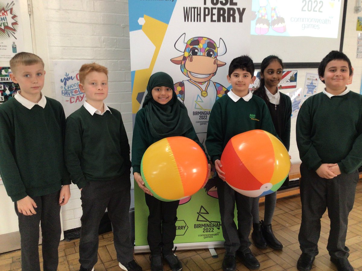 5GK loved spending time with Perry @birminghamcg22 We can’t wait for the games. #posewithperry