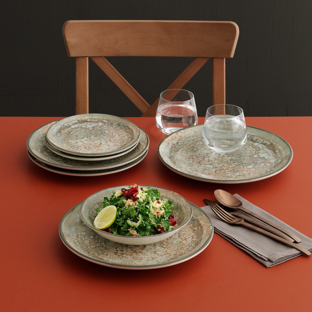Add a talking point to your tabletop with Light Moon’s unique light reactive surface design. In stock and available in several stunning shapes, pieces, and sizes.

Get to know Light Moon: tricer.co.uk/collections/li…

#tricer #güral #lightmoon #exclusivetableware