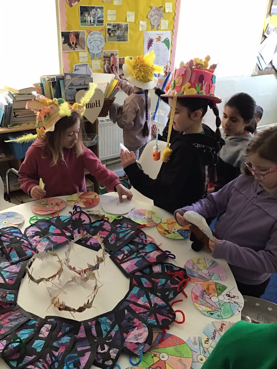 StDavidsCiWPrm's tweet photo. We really enjoyed seeing everyone’s Easter work and Dosbarth Ely are so proud of their display and work 🐥🌟 #stdavidsciwely #stdavidsWorship #stdavidsHumanities #srdavidsAmbitiousCapable https://t.co/w2Ho5XxaIn