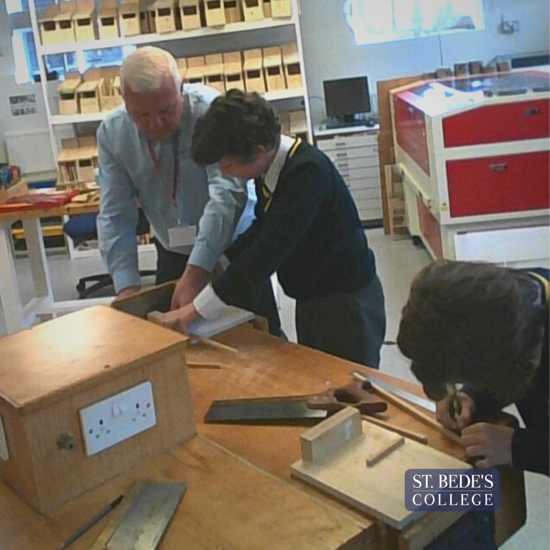 StBedesCollege's tweet photo. Engineers Andrew and Josh from @AlstomUK came in to support our new project with Prep 5. They are working in pairs to design and make working locomotives 👏
The aim of the project is to educate and inspire the next generation of engineers! 🤩
#BeBedian #BeInspired #BeComitted https://t.co/PnWK4wY7GJ