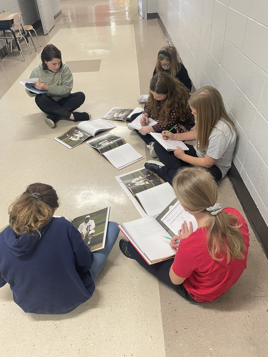 JennaFleming81's tweet photo. Ss collaborated digging through the text to determine which evidence best supports the main idea. Content+Skills+Collaboration=⚡️ #fleming5thforce @WeAreUnionSTEAM @CurriculumMatrs @WitWisdomELA https://t.co/ESs8JFrjhe