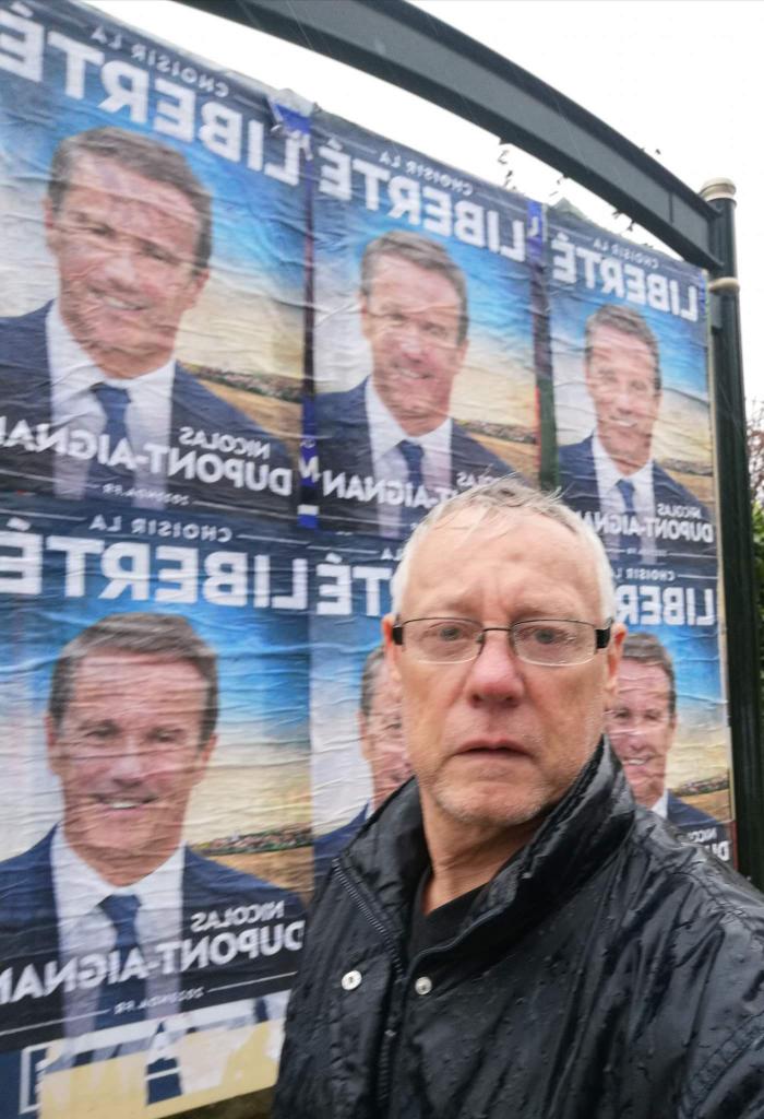DLFSavoie's tweet photo. Collage sur Aix-les-bains avec le délégué de la circonscription @ChristianDeren2
La pluie n'arrête pas nos militants.
Le 10 Avril choisissez la liberté avec Nicolas Dupont-Aignan

#ChoisirLaLiberté #AixLesBains #Savoie #Presidentielle2022 https://t.co/xmKAifaoEJ