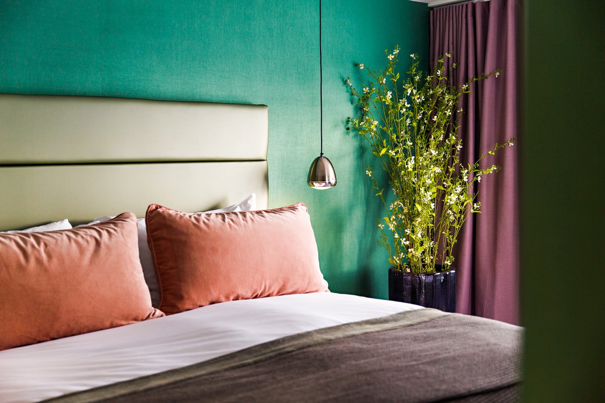 visitsouthport's tweet photo. We love getting all dressed up for a glamorous day out at Aintree Races...but there's nothing better than crawling into a comfy bed after. We love Southport hotels. Here's to a fun weekend.
.
#visitsouthport #racesweekend #southportstaycation #lovesouthport #hotels #uktourism https://t.co/DGoxrKhKrc