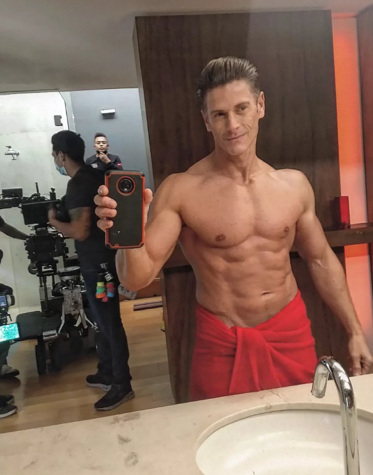 Albert_Pavon's tweet photo. Madrugón de Viernes!! A darle! Feliz!! Y feliz Día a tod@s!! #madrugar #grabando #queelritmonopare #fitnessproject https://t.co/YnZ9akC8Kd
