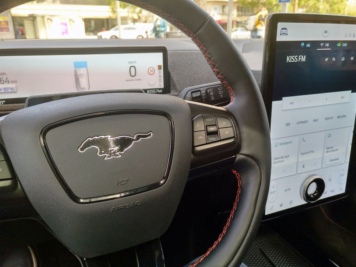 PedroFerminF1's tweet photo. Listos para probar la autonomía de recorrido del Mustang Mach-E AWD 198kW @FordSpain.
La ruta con música es mucho más llevadera. Enhorabuena @KISSFM_es por hacerlo siempre de 10.
#ECOdriving #pitlanetv #HappyWeekend https://t.co/UuskuDIFDr