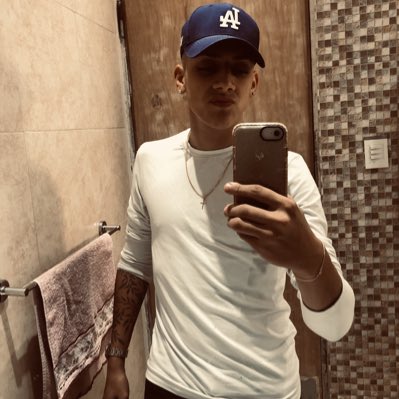 Huguitoalvarez0's tweet photo. #NuevaFotoDePerfil https://t.co/CEDldhT1Mp