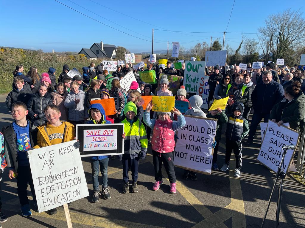 BridinM's tweet photo. Unbelievable that it has come to our children having to protest to go to school!!! The Bishop of @Fernsdiocese should have come to meet with parents, the dept of ed should be here trying to sort this mess out. 1/2
 @Education_Ire
#SaveOurSchool
#EducateOurChildren https://t.co/xlkN9JRDlZ