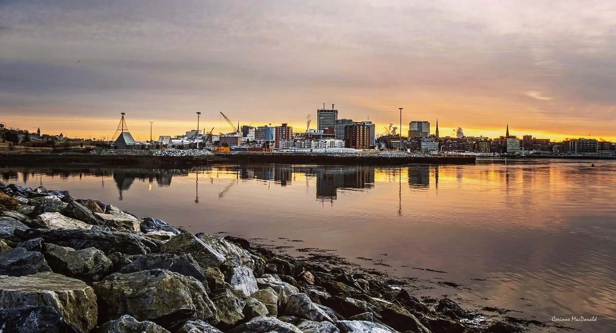 VisitSaintJohn's tweet photo. Golden hour 😍
📸 macadee_nb (on Instagram)
#SJTownsByTheBay #ExploreNB #ExploreCanda #Cityscape https://t.co/YaA8TcmMPg