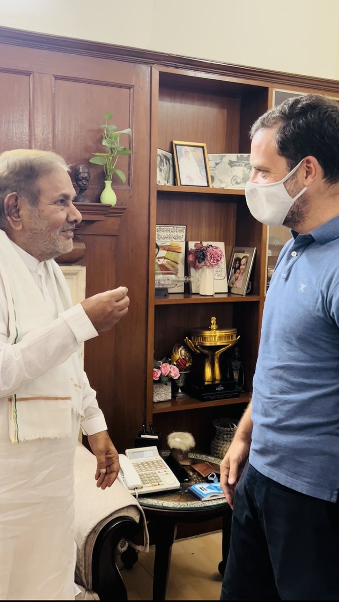 SharadYadavMP's tweet photo. आज राहुल जी से मिलकर मन बहुत प्रसन्न हुआ। 

I am very happy to meet Rahul ji today. 

@RahulGandhi @INCIndia https://t.co/Ry8j4Ie5Gq