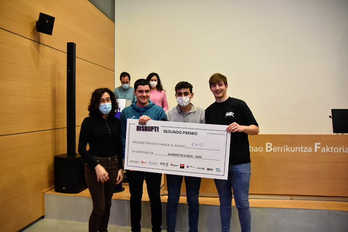 BizkaiaEmpresa's tweet photo. #BizkaiaEgiten

"Lo que he visto en la incubadora #BBFFintech es mucha gente muy joven, con ganas de emprender y de hacer cosas nuevas. ¡Esa es la clave por encima de la formación!", @uribeechebarria @FinanHub 

¡Zorionak a los equipos ganadores del #hackathon #HackandDisrupt! https://t.co/oQwi1O5Mvh
