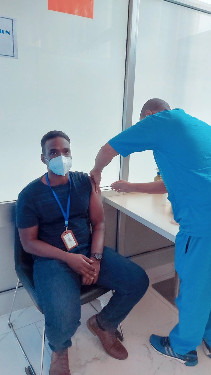 Bahdondah's tweet photo. The @_AfricanUnion's Bingwa Initiative will bring a #Bingwa near you to help you get your COVID-19 vaccine today!
@AUYouthProgram
#GetVaccinated #Bingwas #IMNextLevel #boostershot https://t.co/PPK7fRlaSL