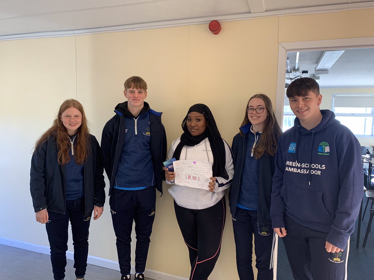 CodingDeptSTJ's tweet image. Our wonderful TY SID ambassadors presenting the winner of the 1st year SID poster competition with their prize🤩📱 💻Well done to everyone who entered 👏 #SaferInternetDay #SIDAmbassadors @ciaranreade @eimearmc16 @Webwise_Ireland @safeinternetday @stjosephsrush