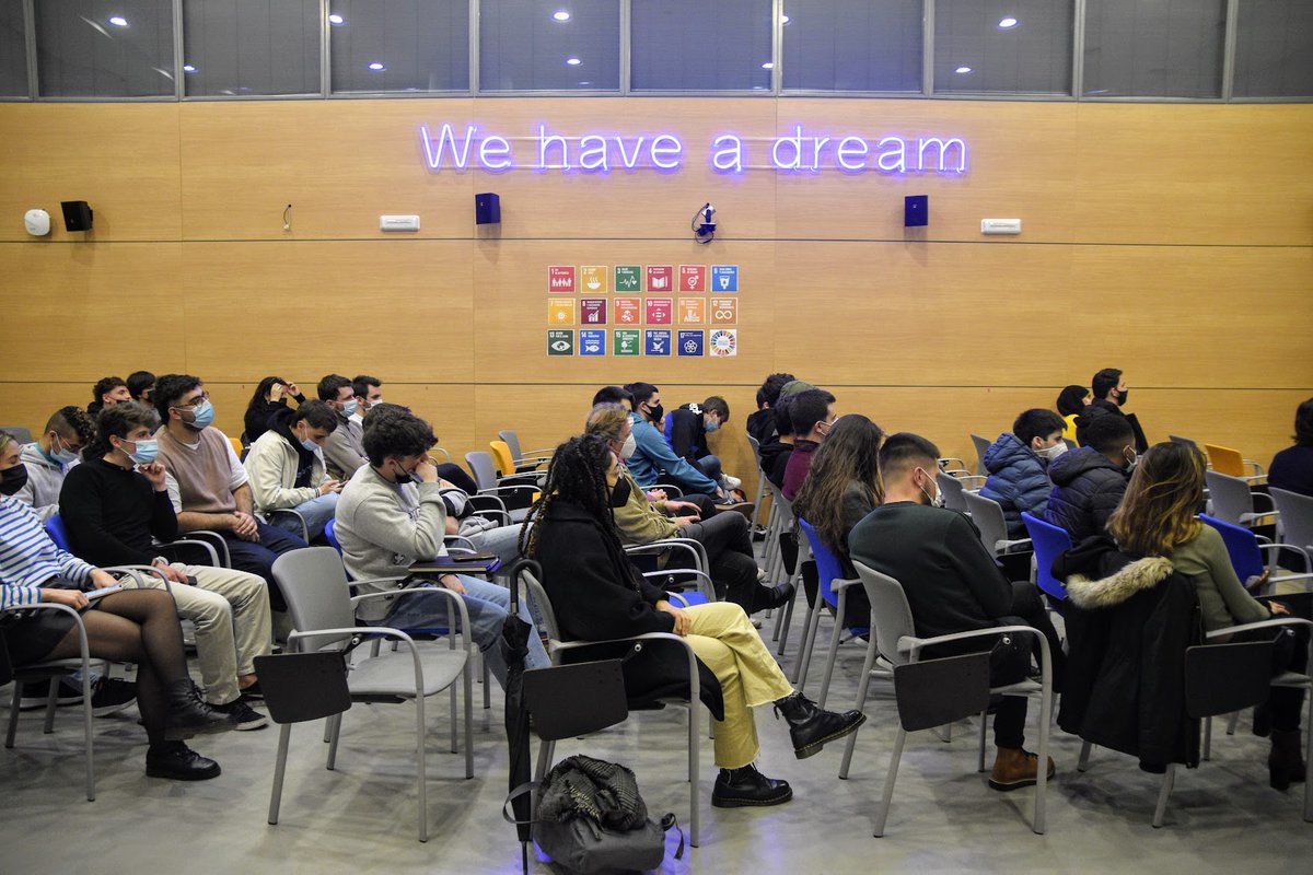 BizkaiaEmpresa's tweet photo. #BizkaiaEgiten #HackandDisrupt #hackathon 

"El hecho de que entidades financieras tradicionales y jóvenes empresas #fintech colaboren ayuda a crear un ecosistema que hay que cultivar para fomentar y consolidar una cultura financiera", Manuel Ardanza, @GrupoBME https://t.co/UYZGG3voyu