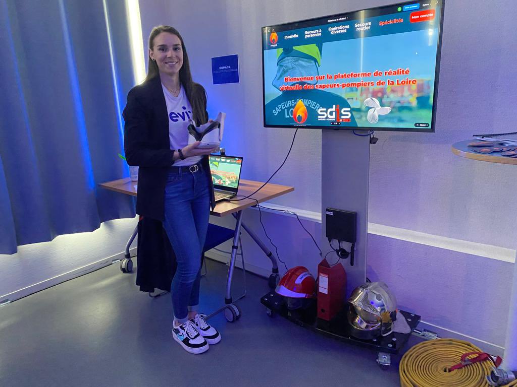CendieVerdeau's tweet photo. @romane_sigaud apprentie au @sdis42 présente aujourd’hui à @TelecomStE son projet de plateforme de formation des #pompiers en réalité virtuelle. Très heureuse de voir aujourd’hui l’aboutissement de longs mois de préparation de ce projet. Bravo Romane pour le super job effectué 🙌🏻 https://t.co/JIV3JsrM2w