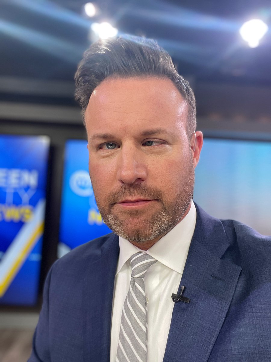 JasonHarperTV's tweet photo. Wore two LEFT contacts today. Thank goodness it hasn’t affected me. 👀 #PromoterProblems #CantSee #BlurryScript #Anchorman @Queen_City_News #CrossEyed https://t.co/wUxJNjC7Cr