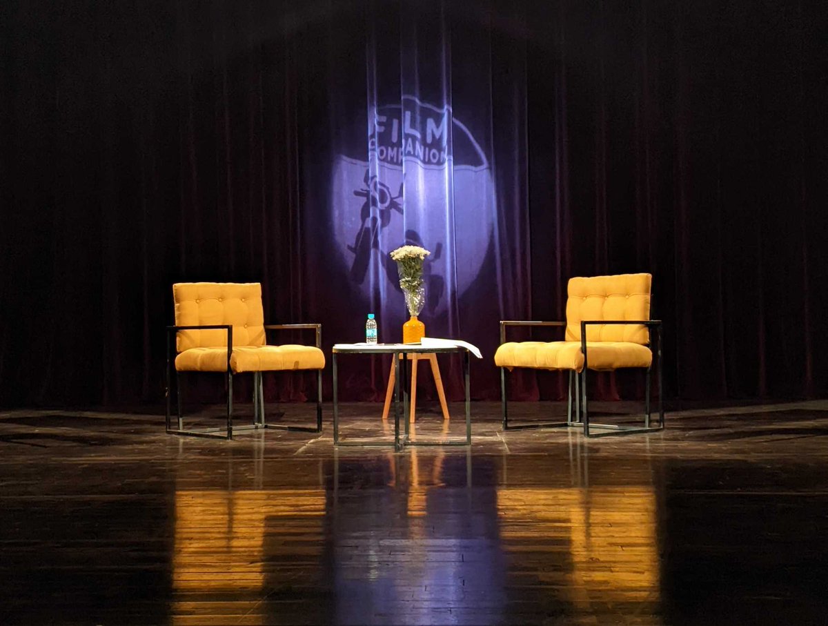 FilmCompanion's tweet photo. The stage is set! 1 hour to go before we begin yet another, much awaited on-ground #FCFrontRow event with @ajaydevgn and @anupamachopra. Stay tuned for LIVE updates. #FCFrontRow #FilmCompanion #AjayDevgn #AjayOnFCFrontRow #Runway34
Event Partner: Pentagon Events and Activations https://t.co/ziuhCQKI5X