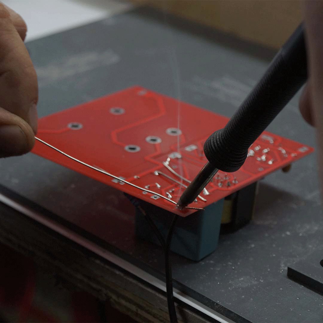 CheetahFencing's tweet photo. The staff here at Cheetah spend time on each process for our fencers to ensure our customers get the best product every time. Here is close up image of a PCB being worked on 🛠 #cheetah #electricfencing #farmlife  #irishbusiness #altogetherbetter #championgreen #guaranteedirish https://t.co/uw6oxY0plR