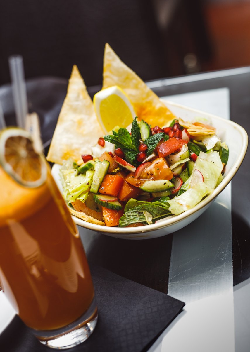 MamouniaLounge's tweet photo. Fresh start to the week? Nothing says fresh better than a crisp fattouch and a freshly made juice! 

#mondaymotivation #fattouch #salad #spring https://t.co/Qxkedpohsm