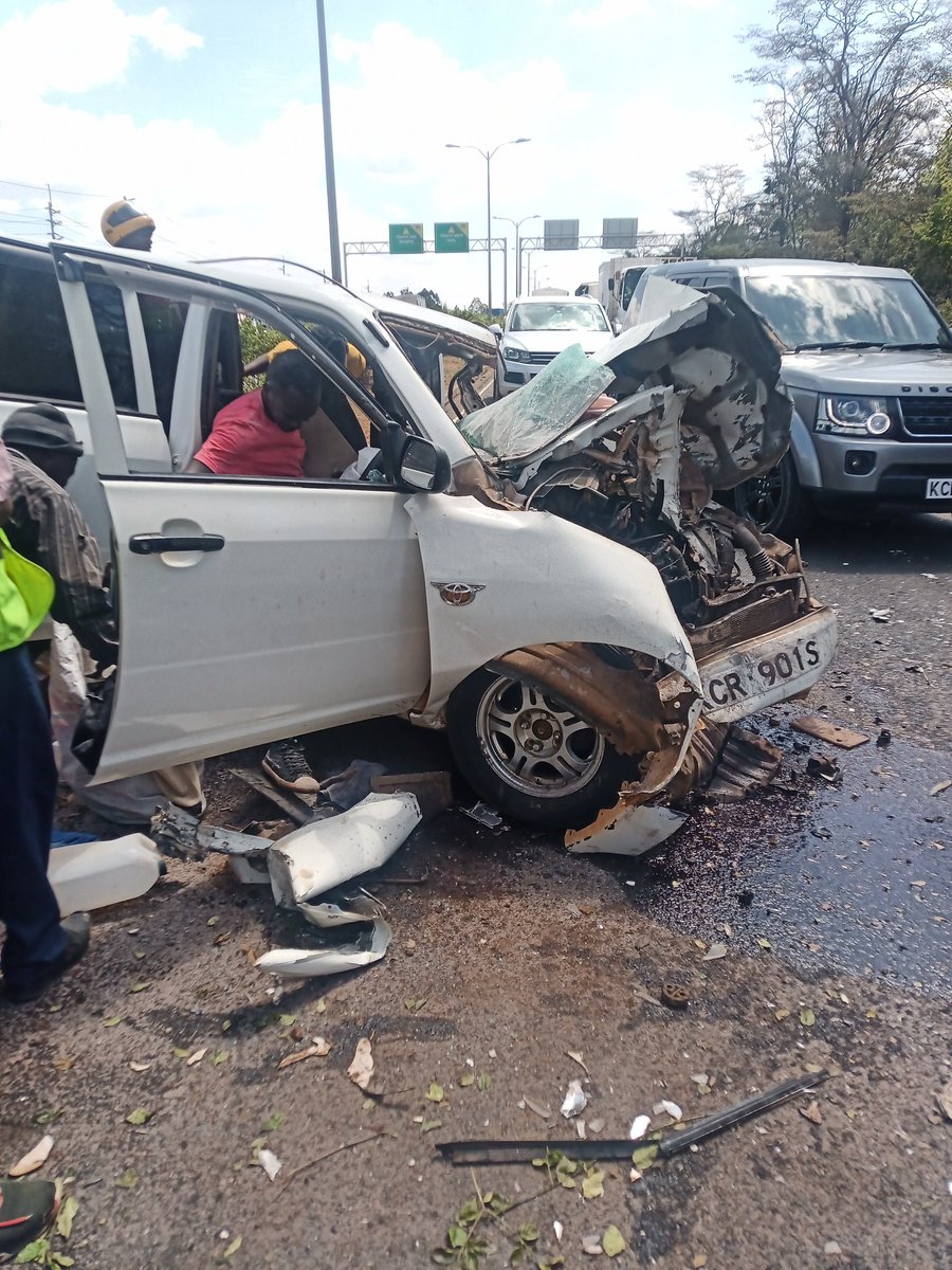 rowbowsteve's tweet photo. @Ma3Route bad accident at southern bypass right now https://t.co/EHQCZ2KIcm