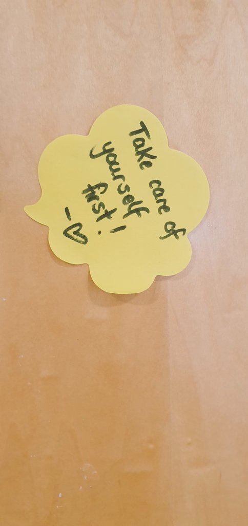 MichelleCallig4's tweet photo. The positive note fairy strikes again!! Another lovely note on my door ππ @gatesheadcoll #secretnotes #positivity #PositiveVibes #gatesheadcollege https://t.co/jwueRmBYTy
