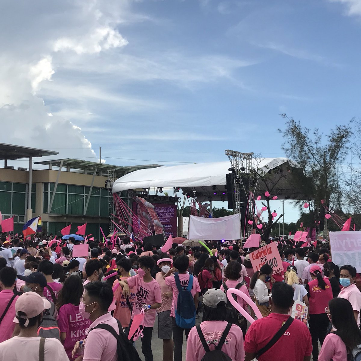 roboenjoyerr's tweet photo. we go pink! ππ
#TalindegPangasinan
#AnggapoySolidNorth
#PangasinanforLeni https://t.co/YaMP3pBmqB