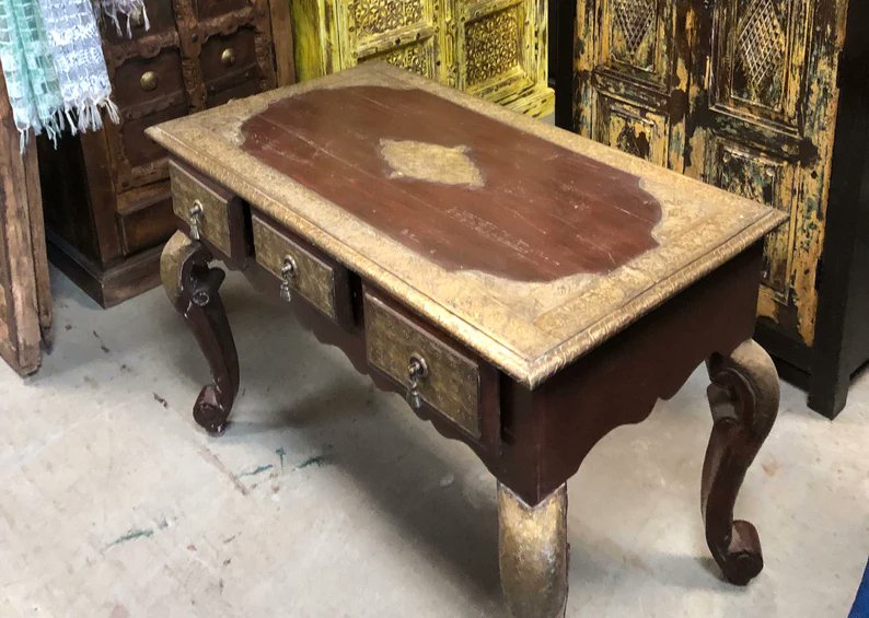 Brass Carving Table with Cabriole legs, Hand Carved table
etsy.com/shop/MOGULGALL…
#table #antiquetable #handcarveddoor #halltable #rusticdecor
