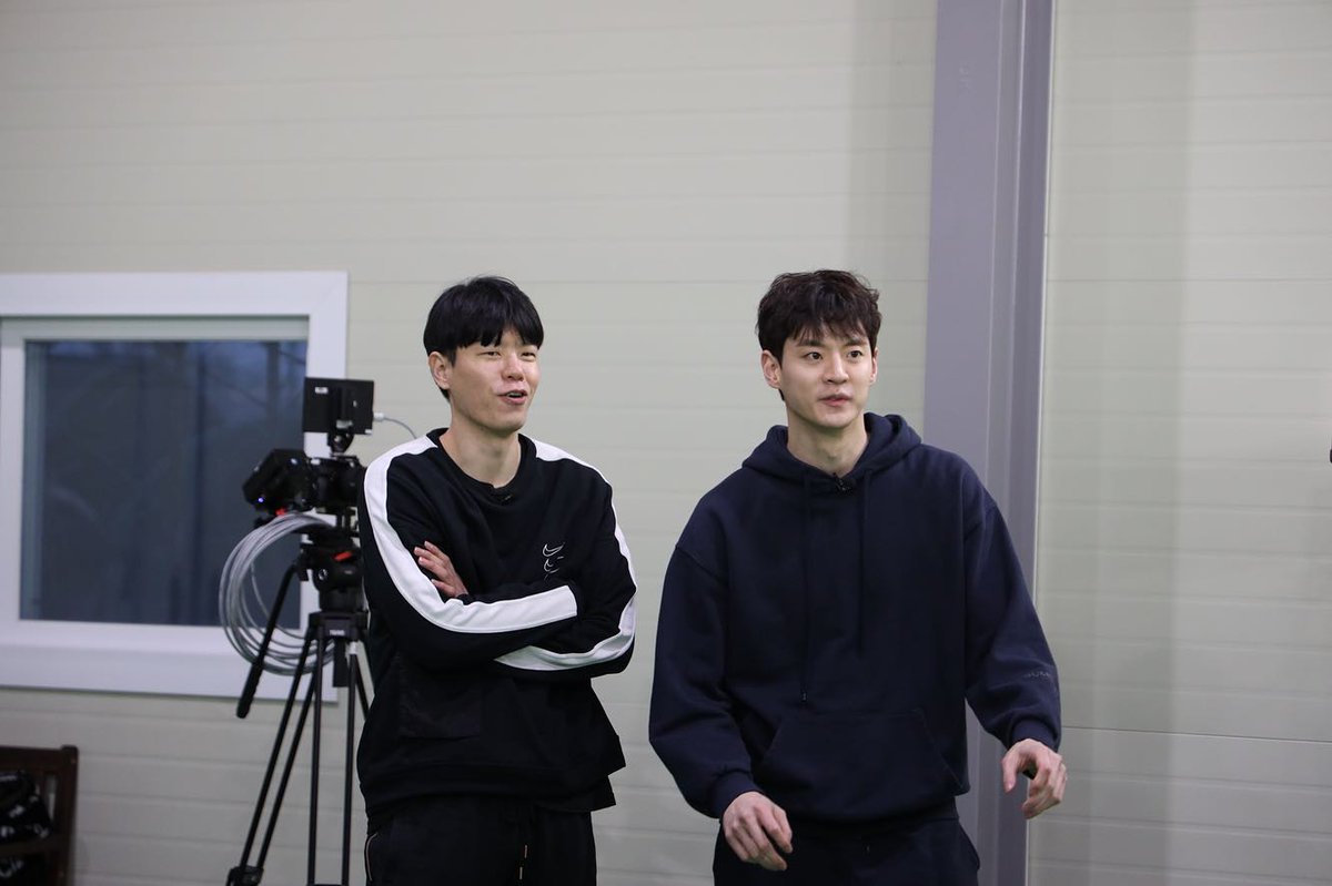 ForMoonSuinn's tweet photo. #SuInnStagram IG: suinn92 [2021.04.08] (1)

 @swaggy_6ix #큐빅스
멀리까지 와서 도와주고 고마워 형🙈

 👉https://t.co/3X6Zl335N8

กด ❤ และคอมเม้นให้พี่ซูอินกันค่า

#มุนซูอิน #문수인 #MOON_SUIN #MoonSuIn #MoonSuInn https://t.co/w1Mma20LjW