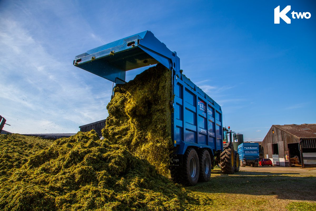 KtwoLtd's tweet image. FRIDAY COMPACTION ACTION! 🤩The Ktwo Roadeo Compact &amp;amp; Push trailer is the UK’s most popular compactor trailer! 👏

#ktwo #farmtrailer #agriculture #farminglife #farming #agri #trailer #ktworoadeo #silage #compactor