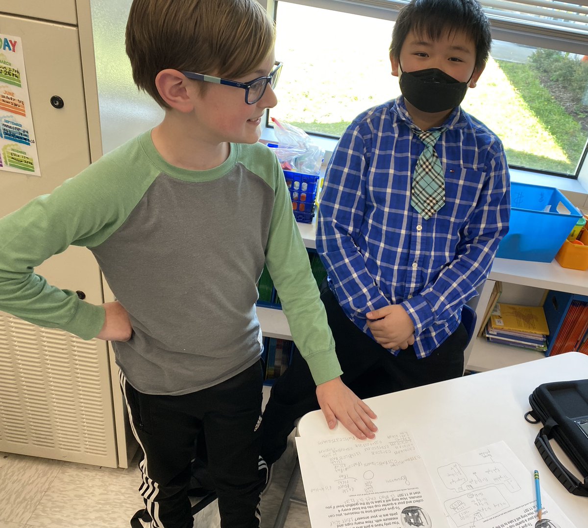 MrsReidelbach's tweet photo. 4th graders convert between gallons, pints, cups, minutes, hours and across mid day to help a goldfish have the optimal living conditions. @JbdElem @VBGifted @MrsJohnsonJbd https://t.co/v70dknnIDc