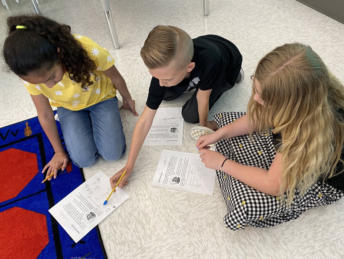 MrsReidelbach's tweet photo. 4th graders convert between gallons, pints, cups, minutes, hours and across mid day to help a goldfish have the optimal living conditions. @JbdElem @VBGifted @MrsJohnsonJbd https://t.co/v70dknnIDc