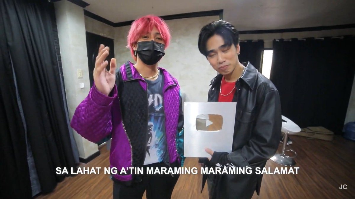 ClaritySTANsb19's tweet photo. Tumabi kayo, dadaan JoKen 🖤❤️😭

@SB19Official #SB19
#SB19_JOSH @JoshCullen_s
#JoshCullenYTcomeback https://t.co/kql6w5Sonw