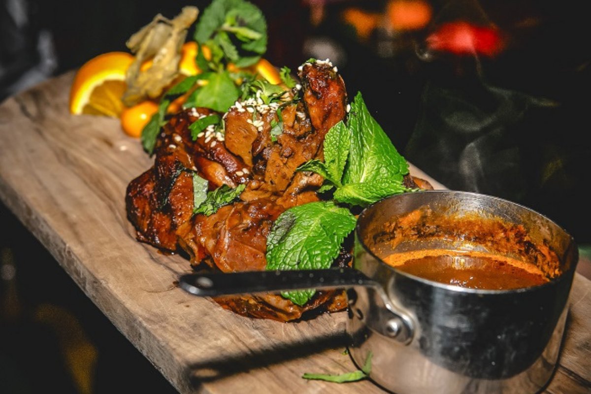 MamouniaLounge's tweet photo. Slowly roasted for eight hours… there’s a reason why our meshoui always stole the show! Beautifully tender and packed full of flavour, this is lamb as you’ve never experienced it 🤤

#fridayfeeling #weekend #foodie #halal https://t.co/7pcHXe92iy