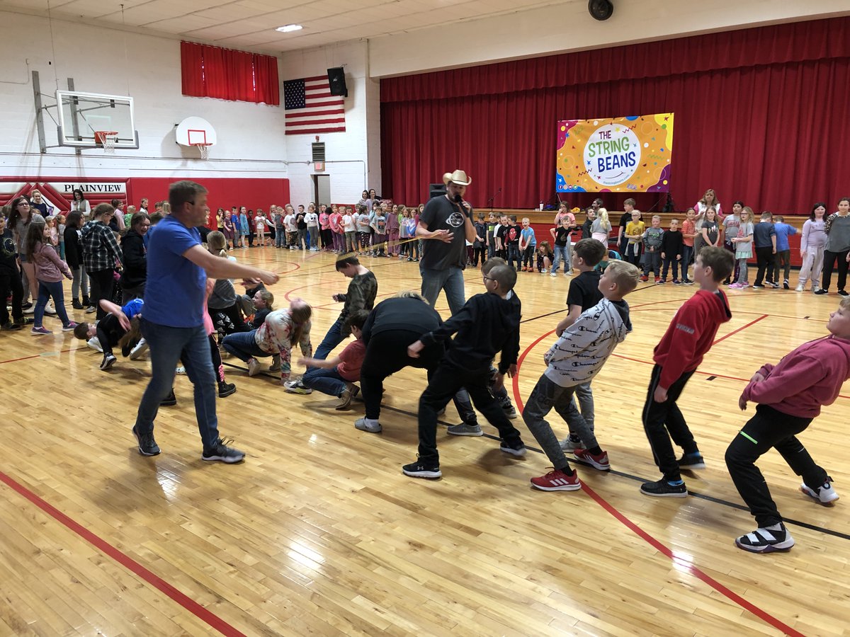PHSPiratePride's tweet photo. A special THANKS to the Plainview Arts Council for bringing in the talented musical group String Beans! It was an hour of singing & dancing for our elementary students. #lotsofenergy❤️🎤 https://t.co/M49mfBQZQm