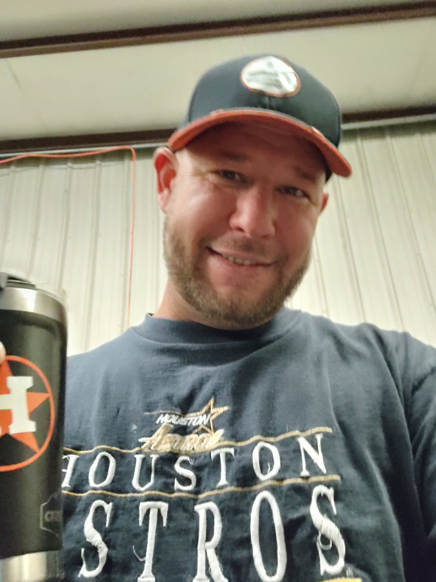 JoshuaTree713's tweet photo. @rodryanshow what I didn't see yesterday was people repping, guess cause the game didn't start till midnight. ๐ Stupid California time ๐ #71Tree #GoAstros @astros #OpeningDay more like opening night https://t.co/EJ9TvFOxDO
