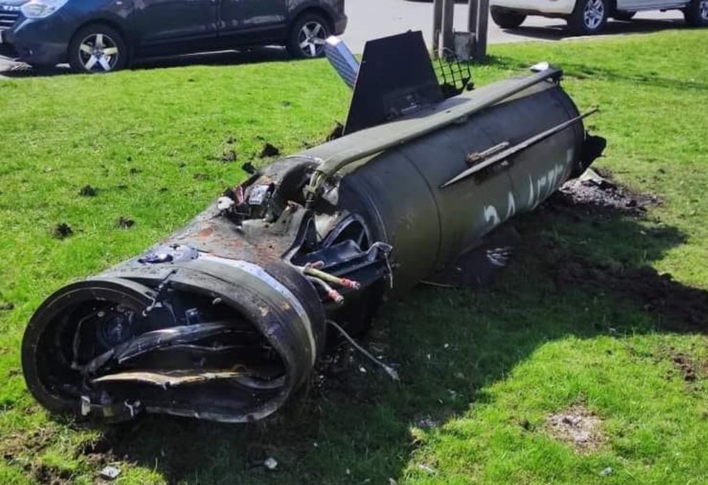 Ukraine: Schreibt "Kinder" vor ein Theater, um diese zu schützen (#Mariupol)

Russland: Schreibt "Für die Kinder" auf Raketen, um sie zu töten. (#Kramatorsk)

Wenn es noch irgendwelche Brücken zur russischen Wirtschaft gibt, wäre jetzt der Zeitpunkt, diese einzureißen.