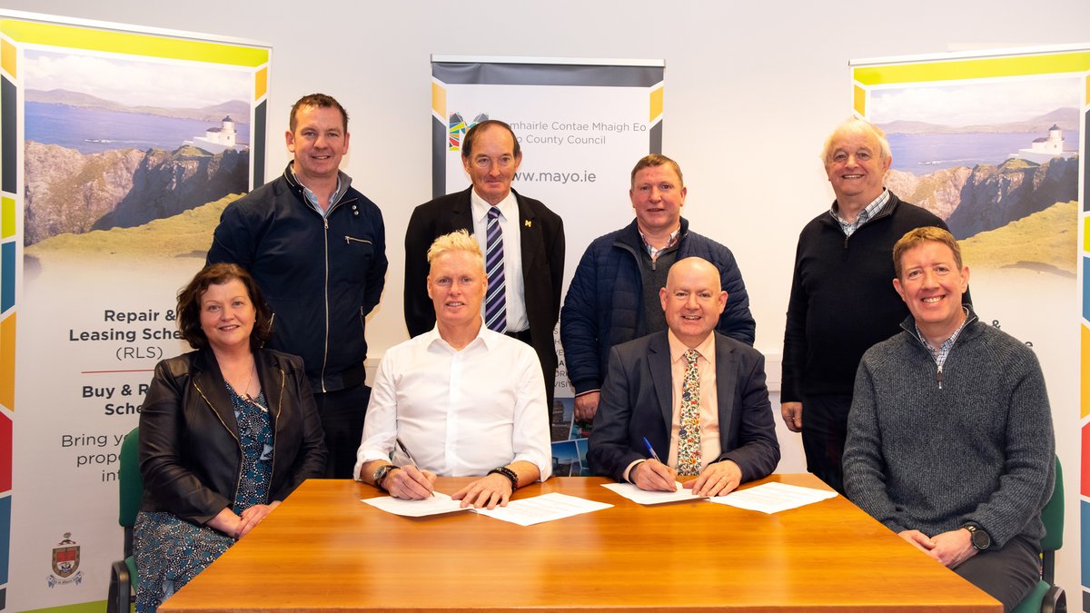 MayoCoCo's tweet photo. Mayo County Council had a signing last week in relation to properties that are being brought on stream through the Governmentโs Repair and Leasing Scheme.
More: https://t.co/3MUtNX0BGg https://t.co/McVKcvWRK2
