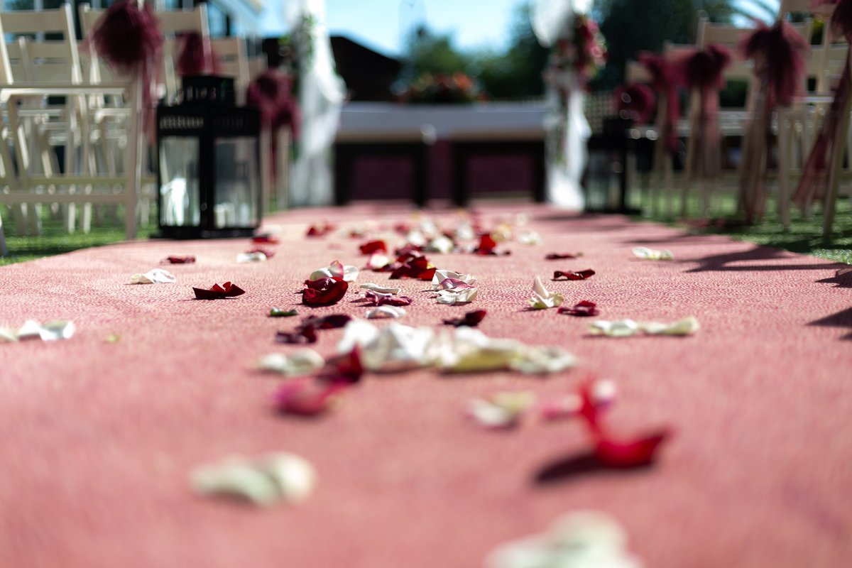 HotelLasArtes's tweet photo. Solo unos cuantos pasos te separan de ese momento con el que llevas soñando tanto tiempo. ¡Las bodas de primavera 2022 ya están aqui! Te informamos de fechas disponibles https://t.co/kRUABzmtls