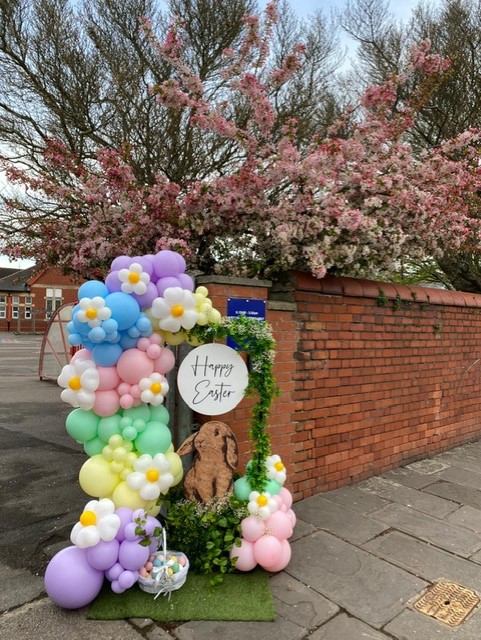 Welcome to Marlborough's Mad Hatter parade. Such a special occasion; children, parents, staff and guests from Thomas Court all together once again. It's been too long! ❤️ #MarlboroughFamily #Community