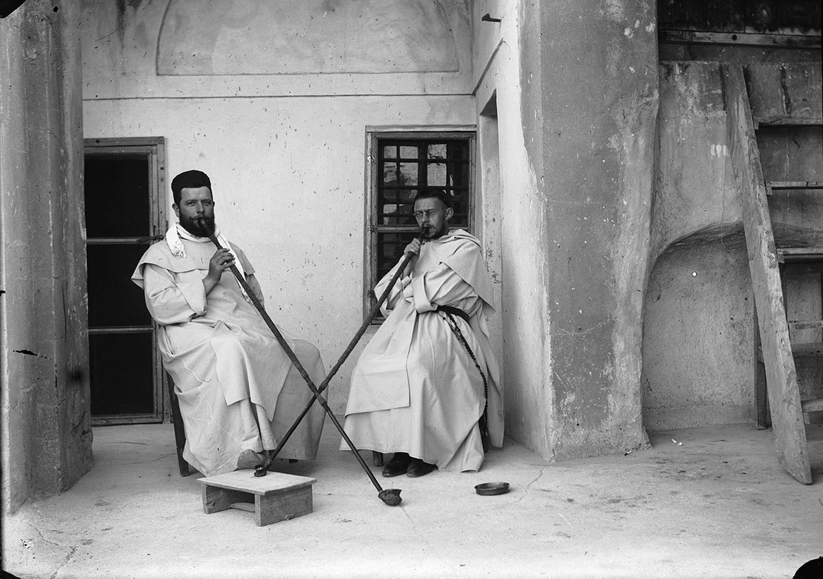 EBAFJerusalem's tweet photo. 📷 #PhotoDuMois : Les frères Carrière et Wittner, au couvent de Mossoul, en Iraq. Hiver 1911.

© Dominicains / École biblique et archéologique française https://t.co/D99ukeBIrW