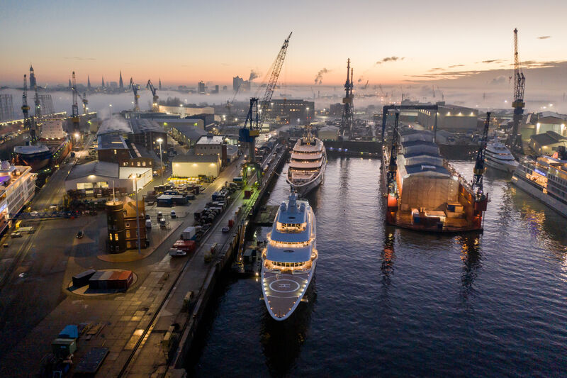 sytreports's tweet photo. Lürssen is a standalone shipyard in the yachting industry, with a longer history than nearly any other shipyard. While it is famed for the construction of advanced superyachts, its refit facilities are world-class. 

https://t.co/F8Rq7sRSlx https://t.co/czIZTX3HGx