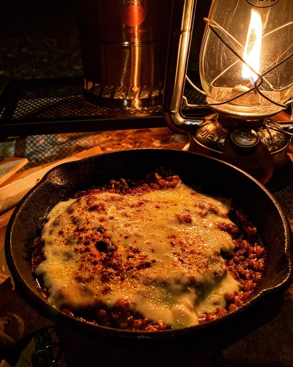 本日の夕飯はカレーメシのチーズバーナー炙り焼きカレーでございます。 